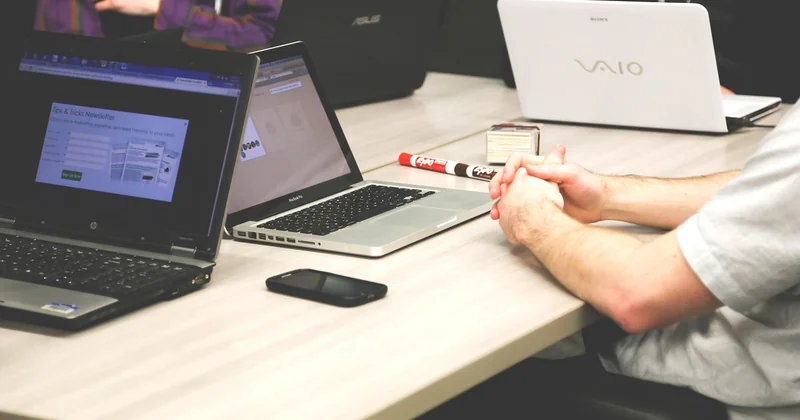 Le MOE au travail : une journée type, sans filtre